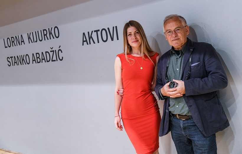 Zagreb: U Laubi otvorena izložba akt fotografija i skulptura autora Lorne Kijurko i Stanka Abadžića