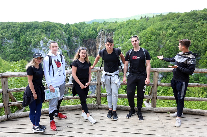 Domaći turisti na Plitvičkim jezerima