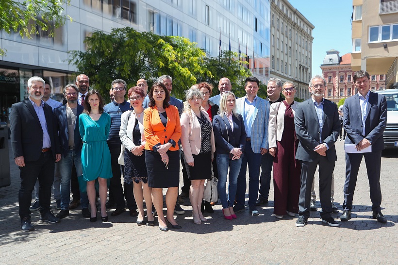 Zagreb: Konferencija za novinare stranke s Imenom i Prezimenom