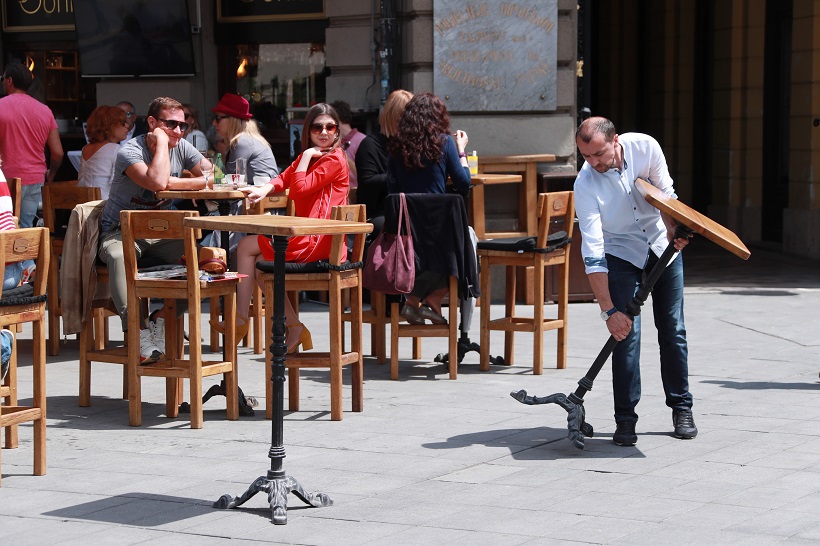 Zagreb: Prepune terase kafića na Cvjetnom trgu