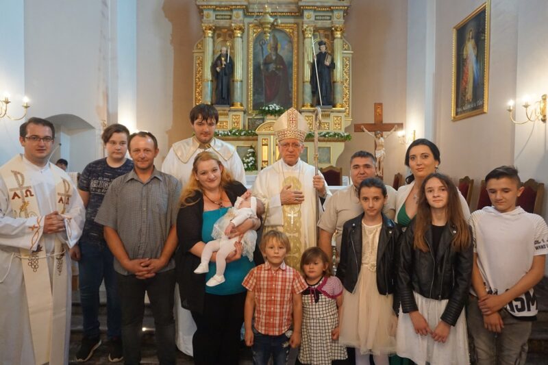 Biskup Škvorčević krstio peto dijete obitelji Đuričić