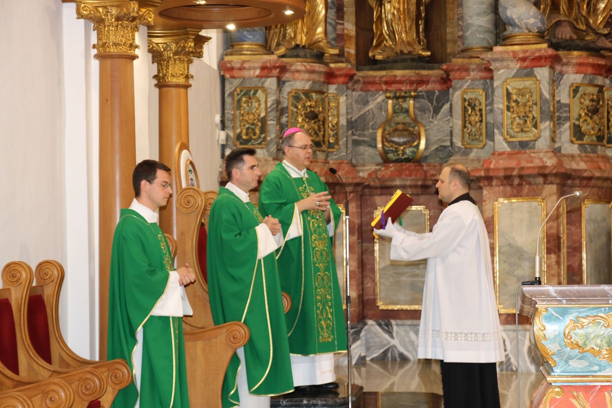 Biskup Bože Radoš predvodio misu zahvalnicu za kraj školske i akademske godine