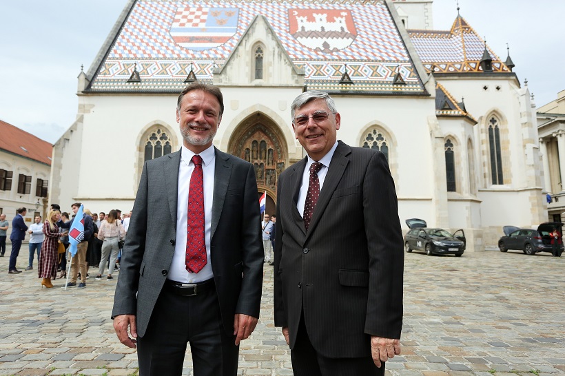 Zagreb: Hdz Predao Izborne Liste Dip U