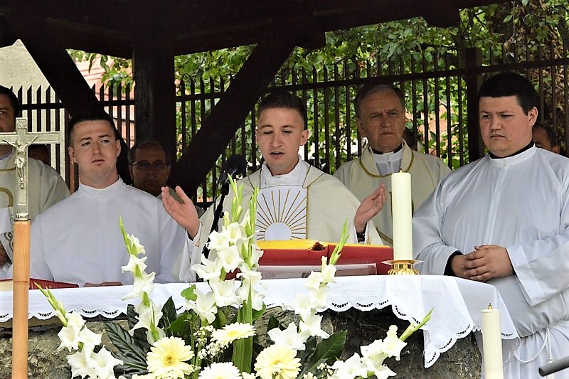 🖼️|🎦 Mlada misa velečasnog Ivana Koretića u Kalniku