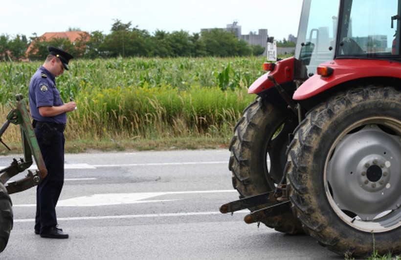 Pijani mladić traktorom skrivio sudar: ‘S prednje strane bio je priključen utovarivač’