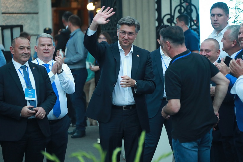 IZBORI 2020 Burnim pljeskom pozdravljen dolazak Plenkovića u izborni stožer HDZ-a