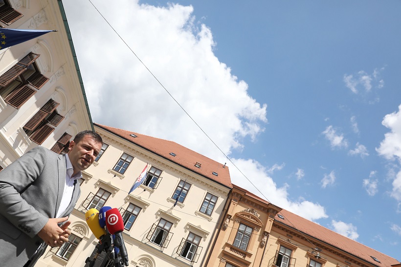 Zagreb: Dario Hrebak dao potpis Plenkoviću za formiranje Vlade