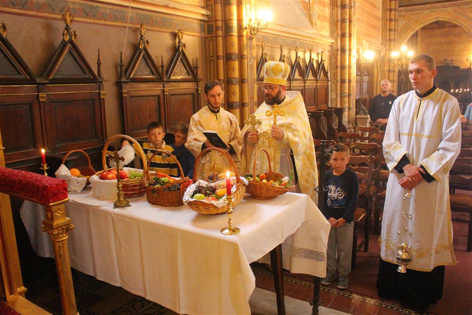 🖼️|🎦 Mons. Milan Stipić predvodio liturgiju i blagoslov voća na blagdan Preobraženja Gospodinova