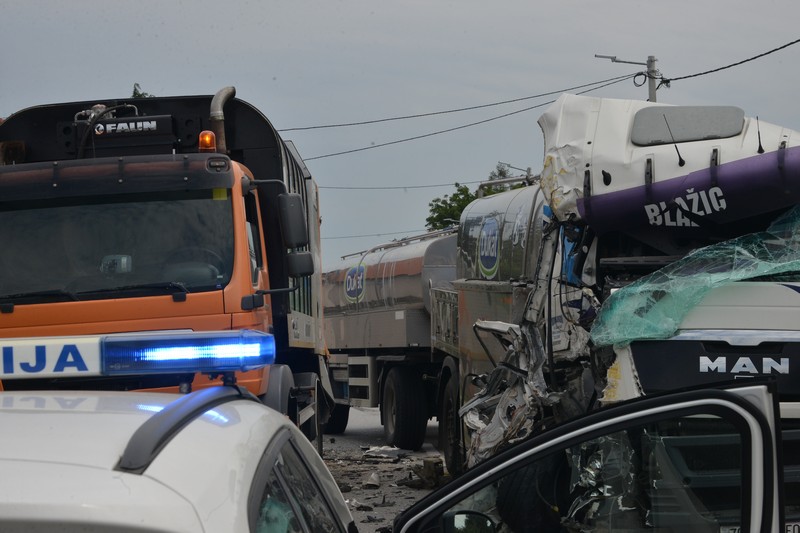 🖼️|🎦 STRAŠNI PRIZORI Zbog sudara dvaju kamiona prekinut promet prema Bjelovaru