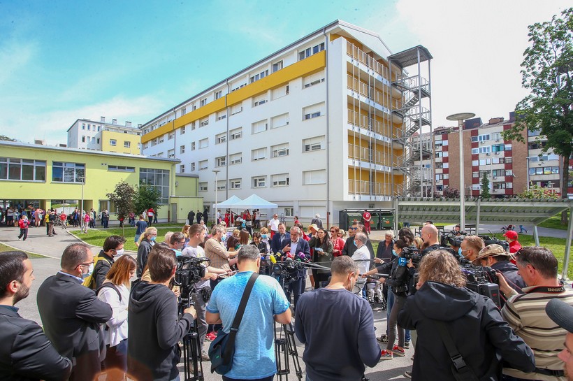 U zagrebačke gradske stanove 50-ak obitelji iz hostela i kontejnera
