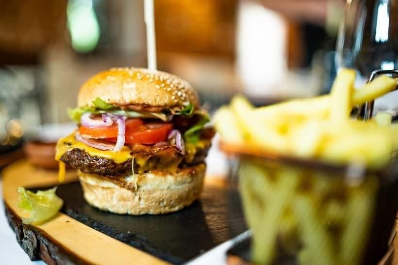 🖼️ Otkrivamo gdje se jede najbolji burger u Zelini