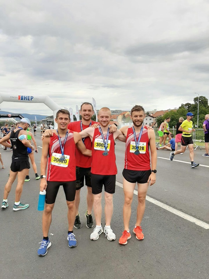 ATLETIKA – Momčad AK Križevci pobijedila u štafetnoj utrci u sklopu Zagrebačkog polumaratona