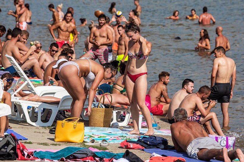 Osječka Copacabana prepuna posjetitelja željnih osvježenja od vrućine