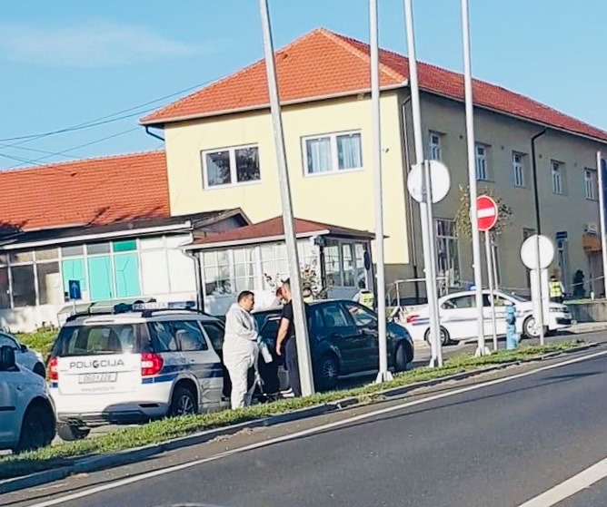 Brojna policijska vozila u Svetom Ivanu Žabnu: “Dijelovi su po kružnom toku”