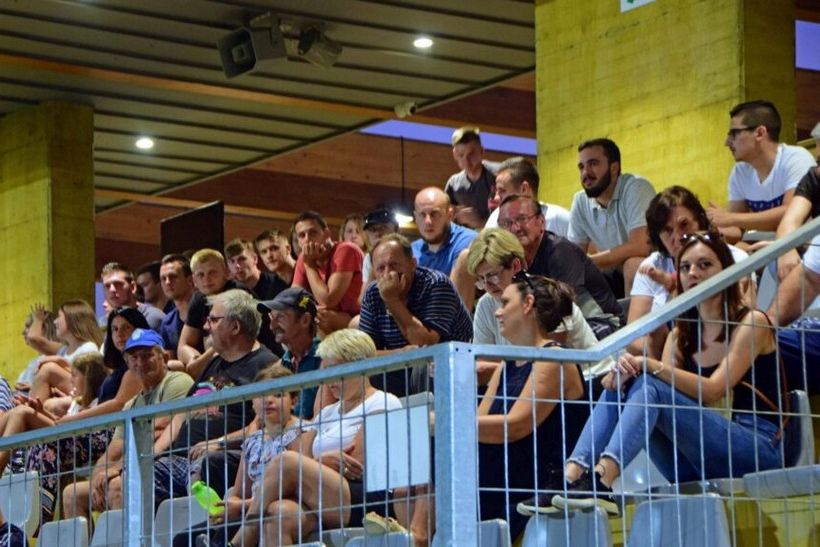 Đurđevački kvartovski noćni turnir hit, navijači napunili stadion ŠRC-a