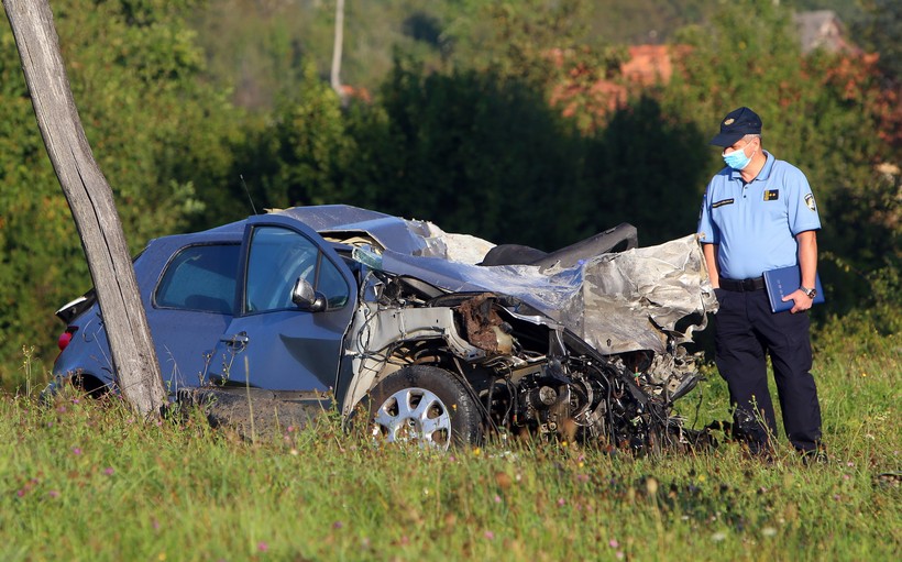Netretić: U sudaru teretnog i osobnog automobila poginula vozačica