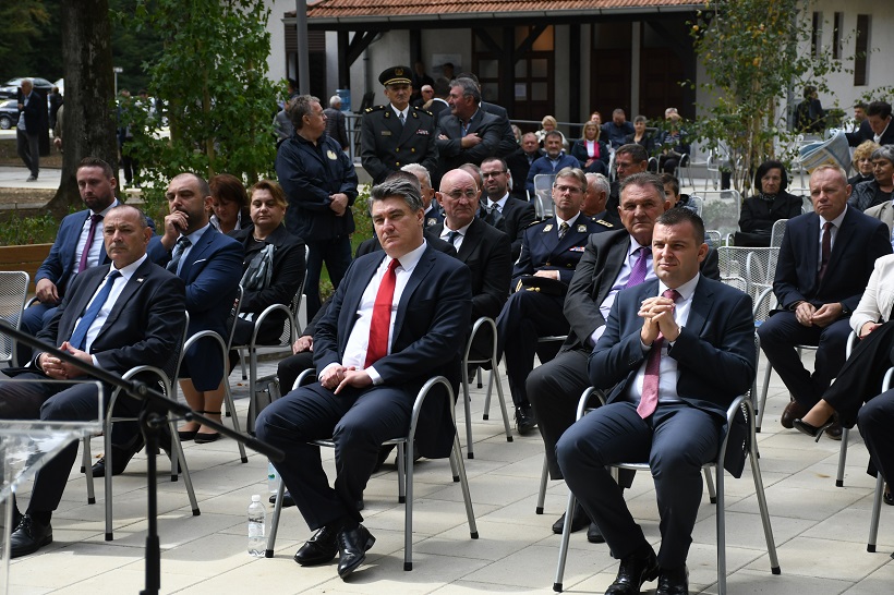 Predsjednik Milanović položio vijenac na Barutani, te sudjelovao na svečanoj sjednici Grada Bjelovara