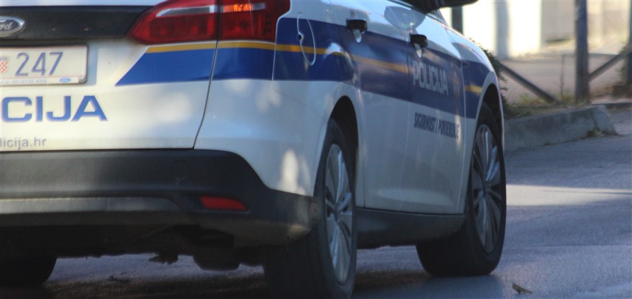 U naletu automobila u Vrbovcu poginula ženska osoba