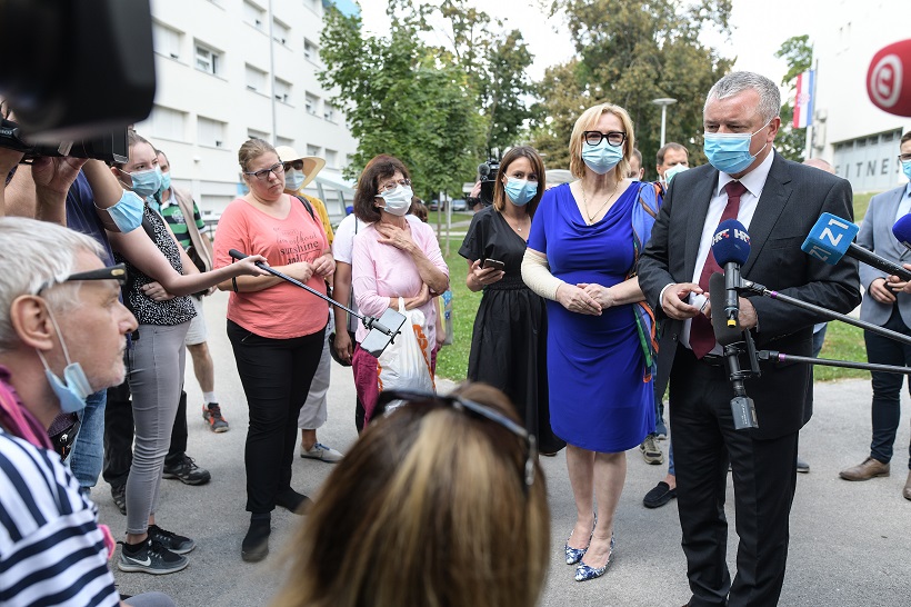 Zagreb: Ministar Darko Horvat obišao građane koji privremeno borave u studenskom domu