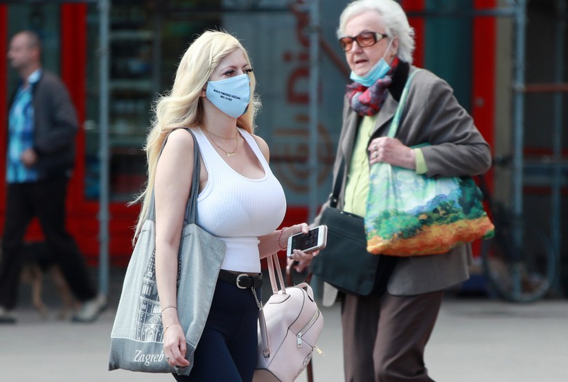 Zagreb: Osebujna djevojka prošetala noseći masku s zanimljivom porukom