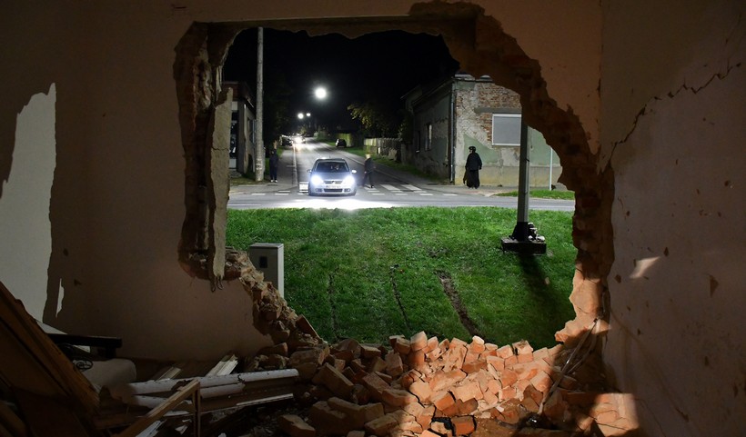 Nova Gradiška: Zabio Se Automobilom U Kuću I Poginuo