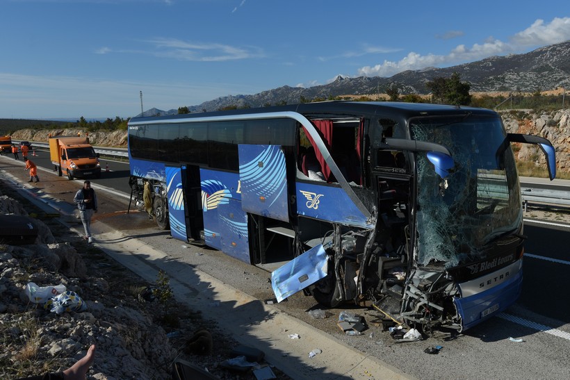Autobus pun putnika sletio s ceste; ima ozlijeđenih