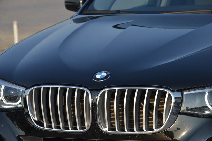 BMW-om naletio na zaštitnu ogradu, policija traži svjedoke