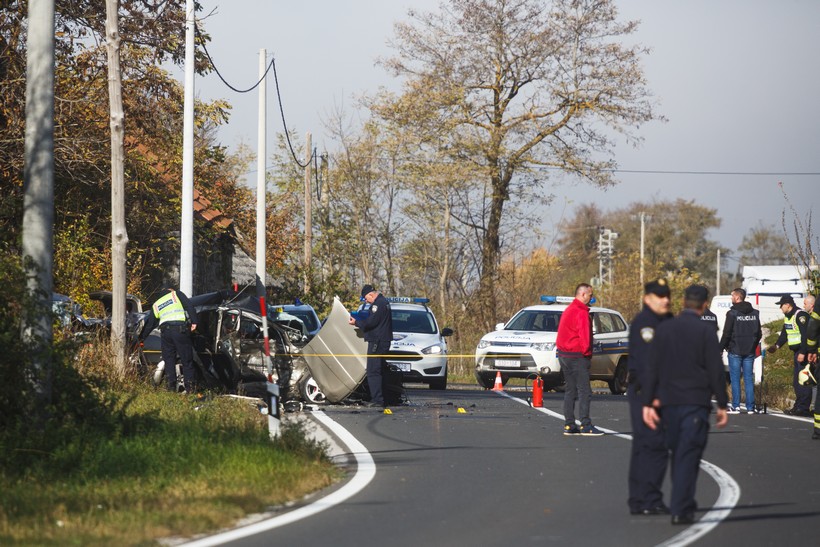 Jošani: Tri osobe poginule u frontalnom sudaru između dva automobila