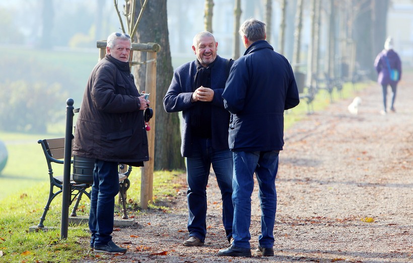 Karlovac: Umjesto u omiljenom kafiću, građani popiju kavu u hodu ili u parku