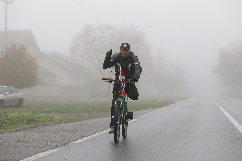 Branitelj na biciklu dolazi iz Osijeka u Vukovar na obilježavanje Dana sjećanja na žrtvu Vukovara