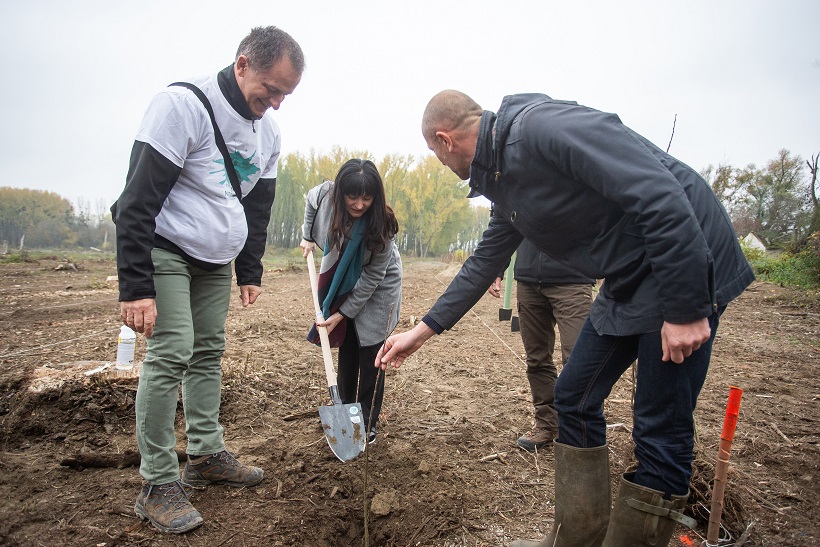 Osijek: Ministrica Tramišak nazočila početku obnove 300 ha nove šume