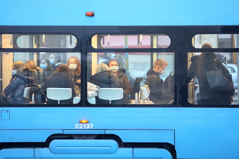 Zagreb: Tramvaji Od Ranog Jutra Popunjeni, Najteže će Biti Provesti Mjere U Javnom Prijevozu