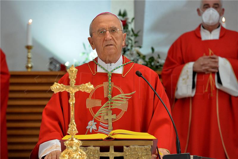Nadbiskup Puljić u Škabrnji: Teško se može zaboraviti i oprostiti