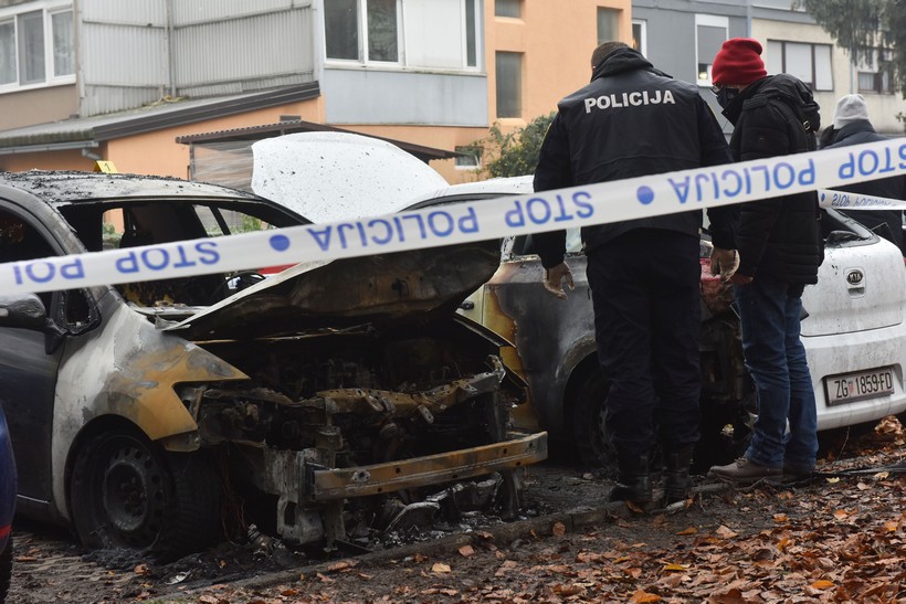 Zagreb: U Folnegovićevom naselju izgorjelo nekoliko automobila