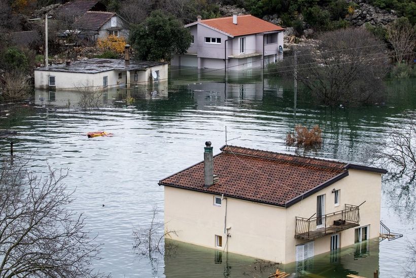 Vojska od jutros pomaže stanovnicima poplavljenih Kokorića