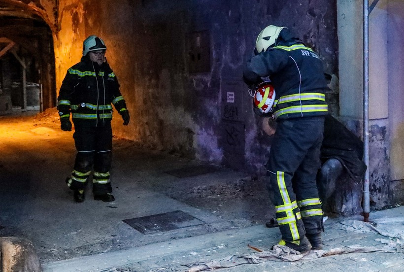 Vatrogasci spasili dvoje starijih Siščana, štete i u Zagrebu