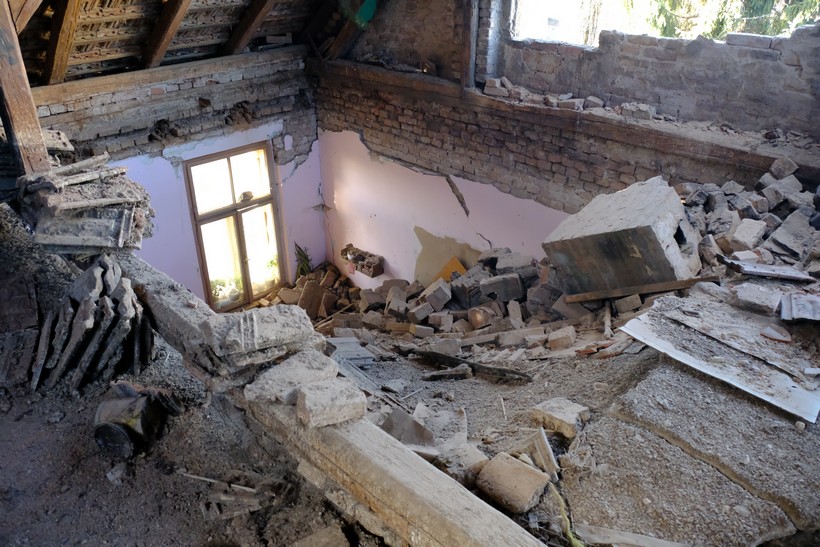 U potresu potpuno uništena zgrada u Sisku
