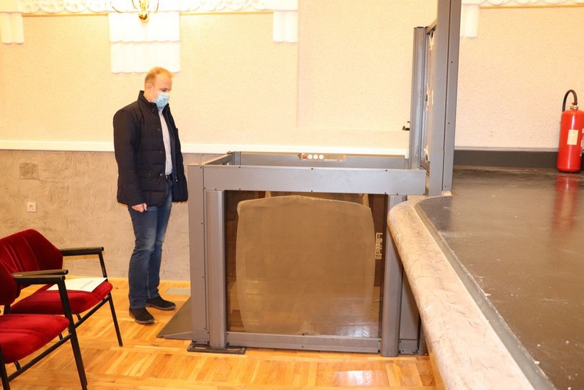 Vertikalno_podizna_platforma_u_Domoljubu