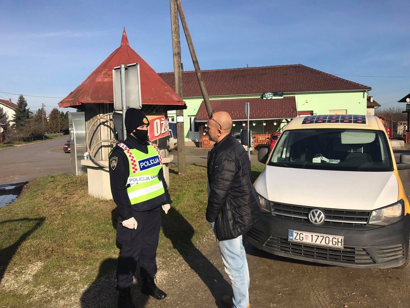 kontrolna točka policija propusnice (2)