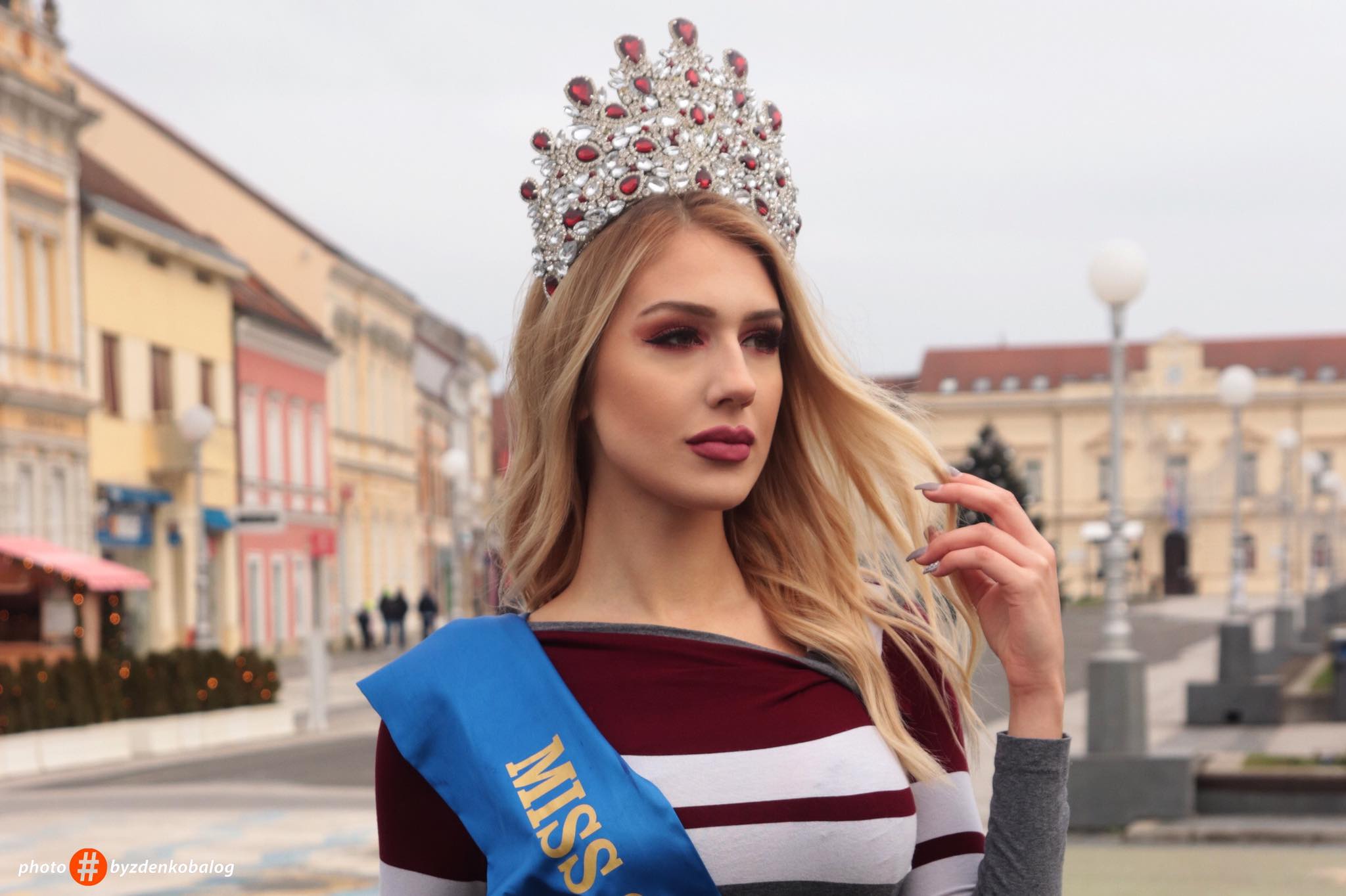 🖼️|🎦 Novogodišnja čestitka Miss Supranational Hrvatske Nine Bojanović