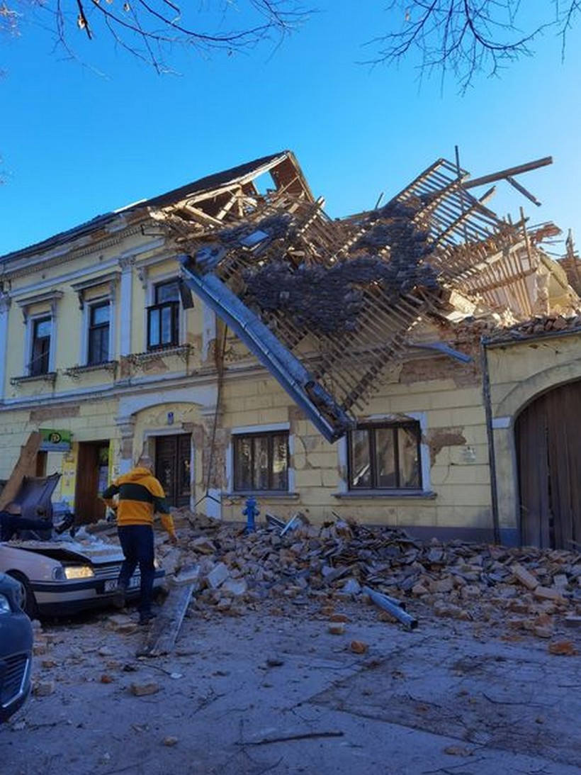 Spasioci iz BiH spremni krenuti u Hrvatsku radi traganja za stradalima u potresu