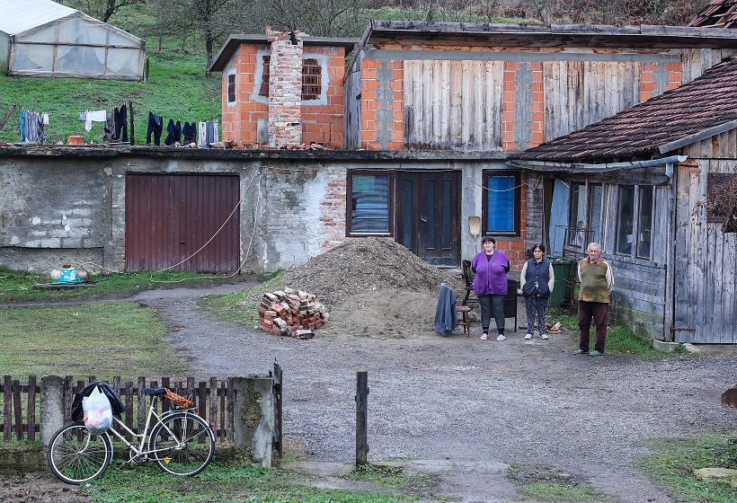 Velika šteta u Općini Majur, neki stanovnici sami popravljaju domove