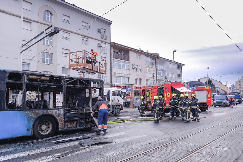 Zagreb: Na Aveniji Dubrava zapalio se ZET-ov autobus