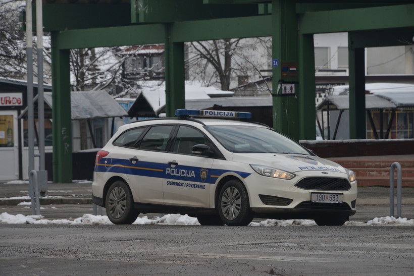 Zagreb: Policija traga za muškarcem koji im je pobjegao iz kombija
