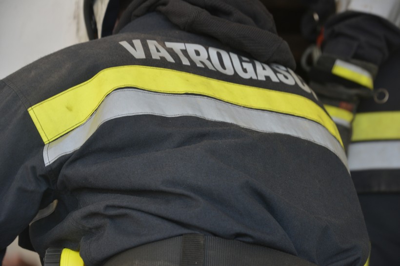 Vatrogasci i policija na terenu zbog otvaranja vrata kuće u Žabnici
