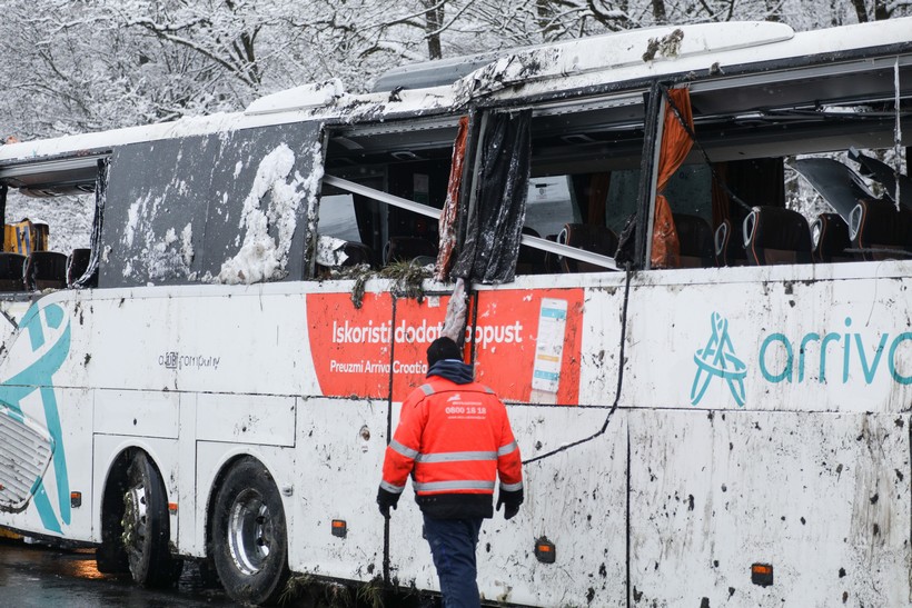 🎦 Prevrnuo se autobus s putnicima; ima ozlijeđenih