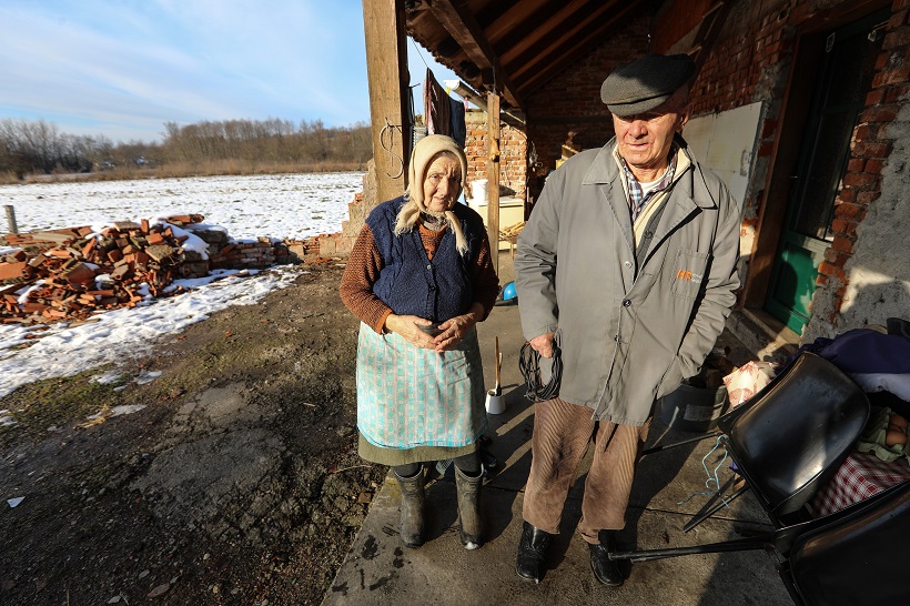 Petrinja: Stariji bračni par Dobrinić živi sa strahom od novog potresa