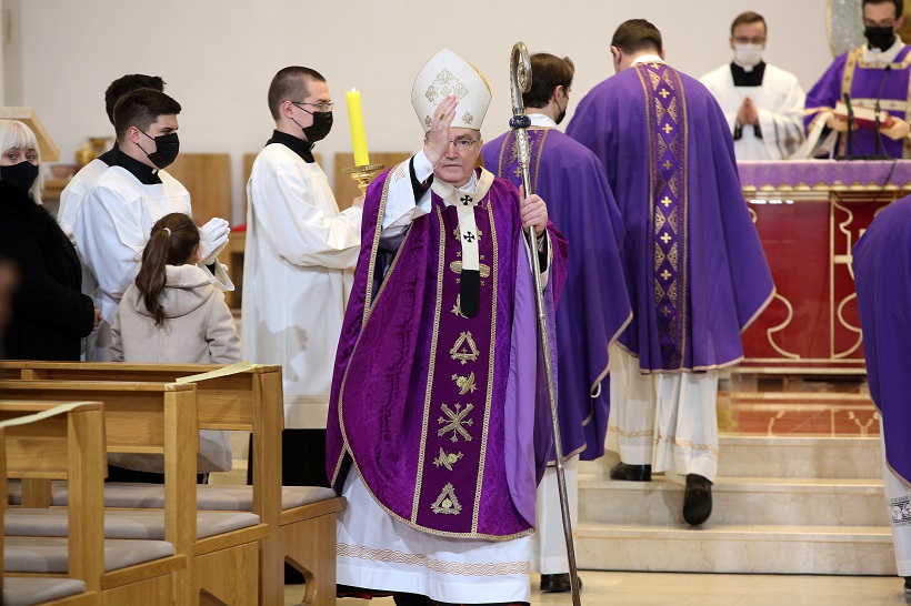 Kardinal Bozanić: Obitelj se otkrila kao temeljna stanica društva i mala Crkva
