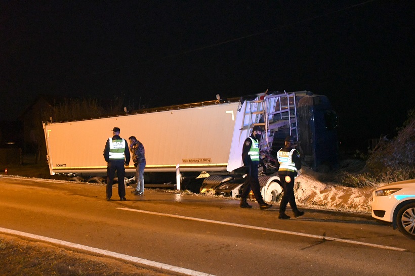 TRAGEDIJA U PROMETU Vozač kamiona preminuo na mjestu nesreće