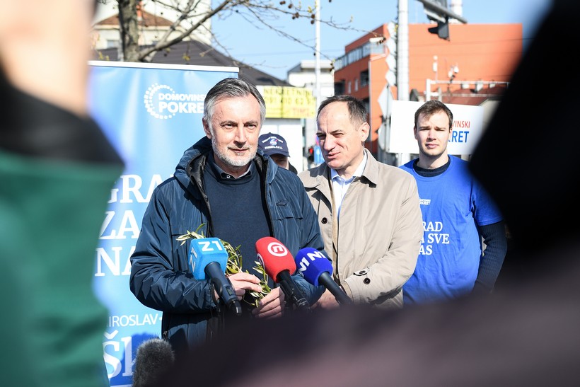 Zagreb: Miroslav Škoro građanima dijelio maslinove grančice